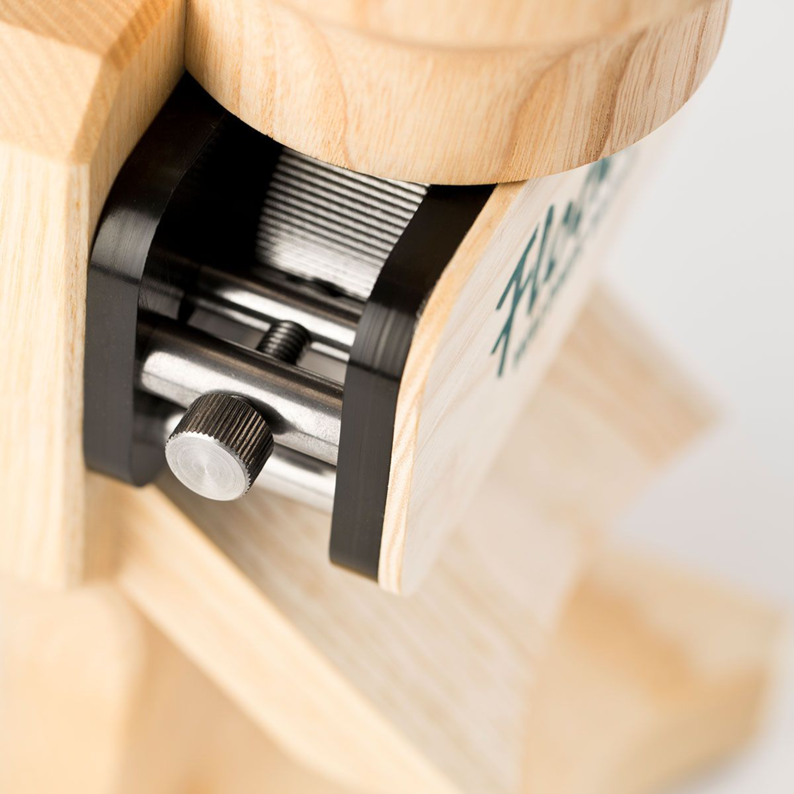 Flake squeezer